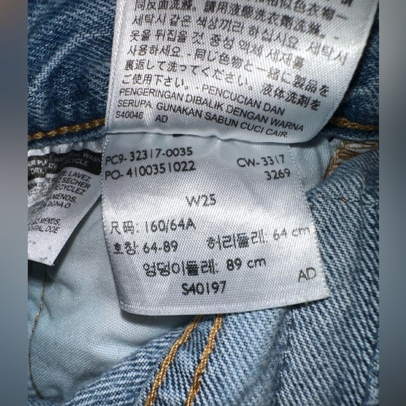 LEVI’S ORIGINAL FIT HIGH RISE WOMEN’S SHORTS - Picture 2 of 5